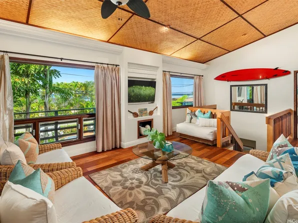 61-300 Kamehameha Hwy, Haleiwa, HI 96712