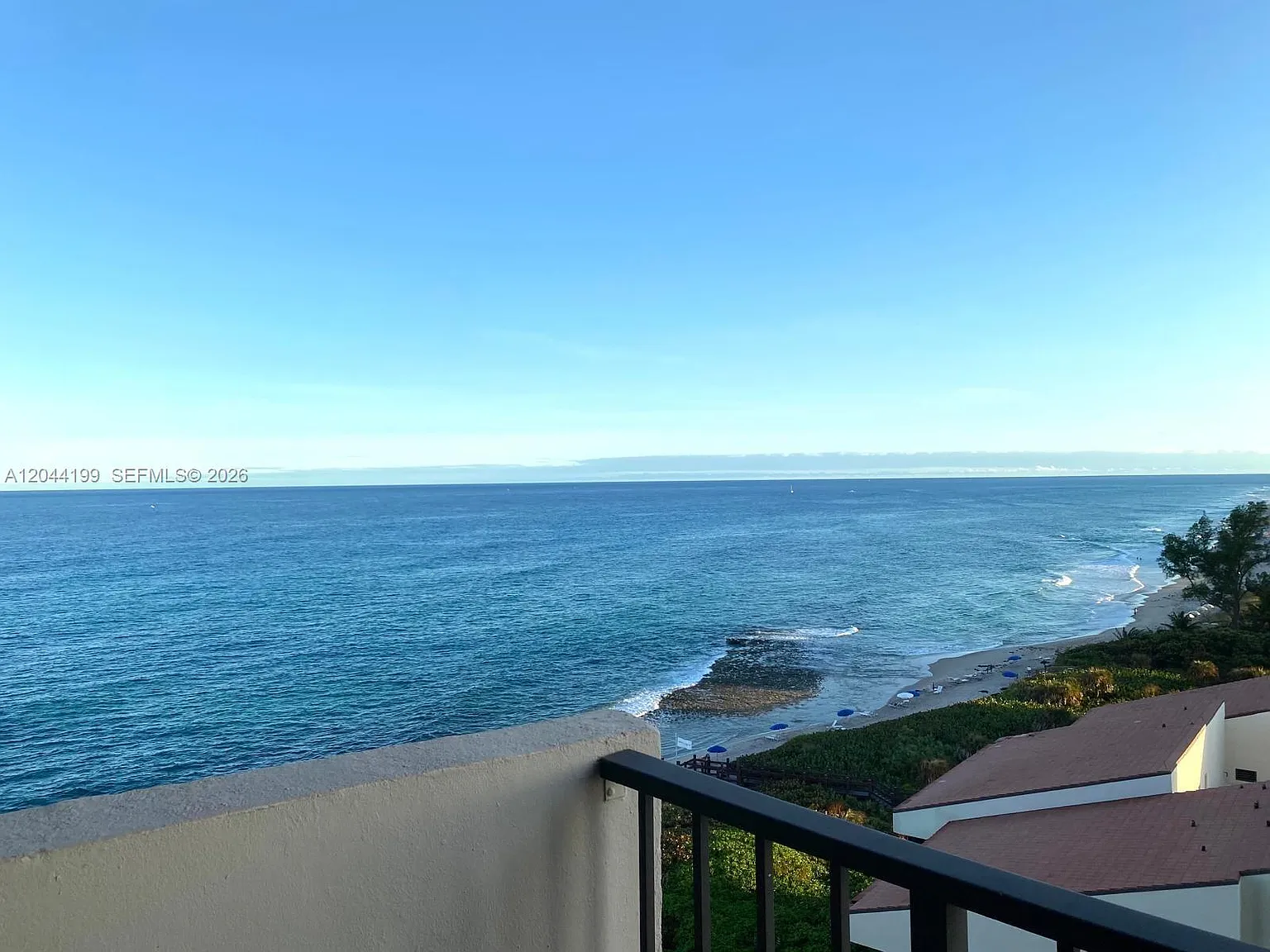 Cote D Azur Condo — Photo 1