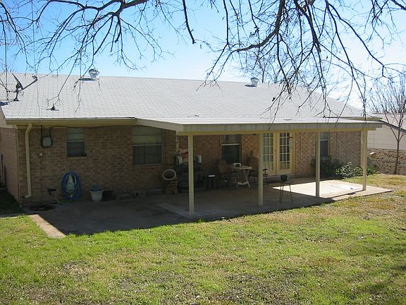 4th image of 1803 Dennis St