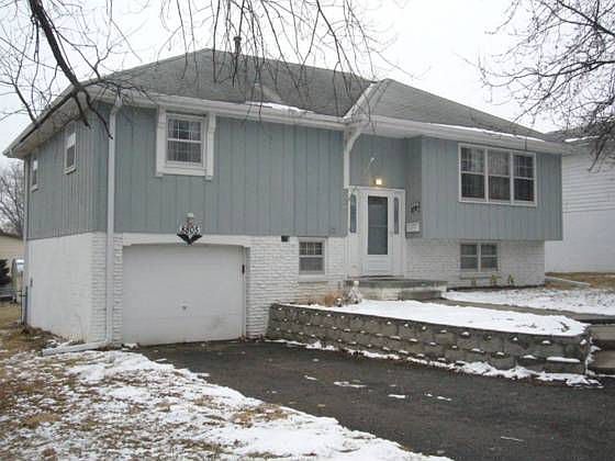 1st image of 8805 Elm Dr