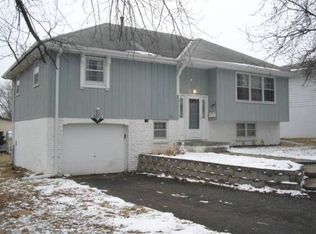 8805 Elm Dr, La Vista, NE 68128