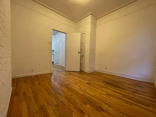 Rented by HOLTON REAL ESTATE INC. | media 11