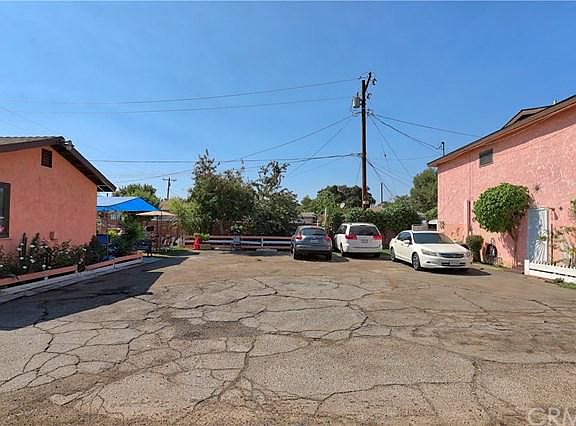 3rd image of 403 E Acacia St