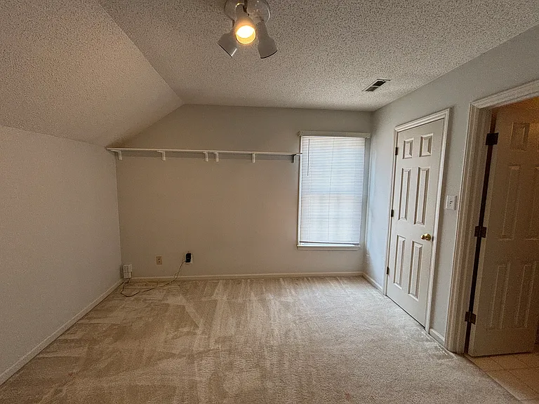 12 Bridgeport Dr — Photo 19