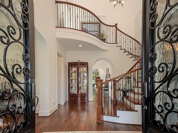 3rd image of 174 Caledonia Cir