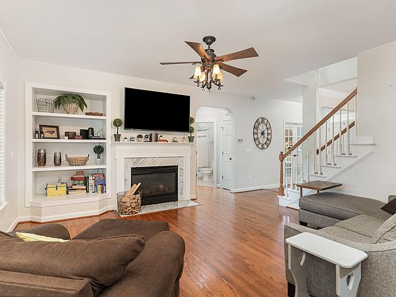 5th image of 1705 Patrick Henry Ln