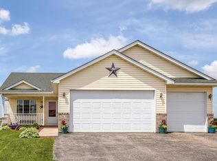 913 Isabella Ave, Clearwater, MN 55320
