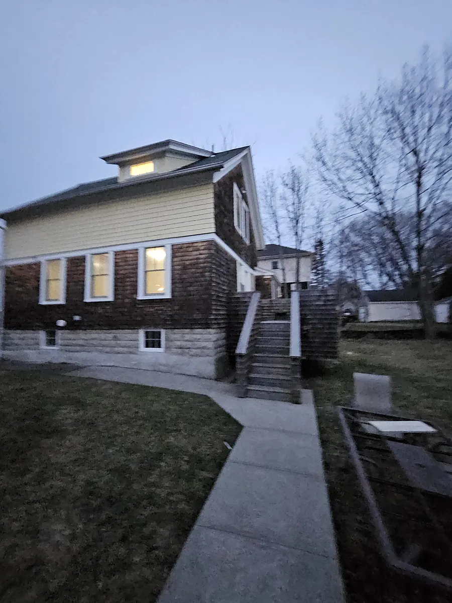 Building Photo - 138 Martin St