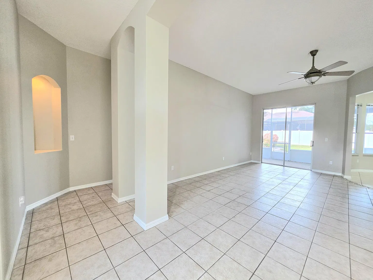 4 bed, 2549 sqft, $2,300 — Photo 4