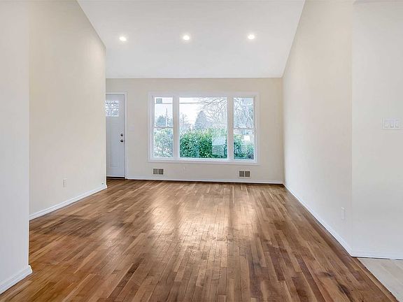 5th image of 337 W 10th St