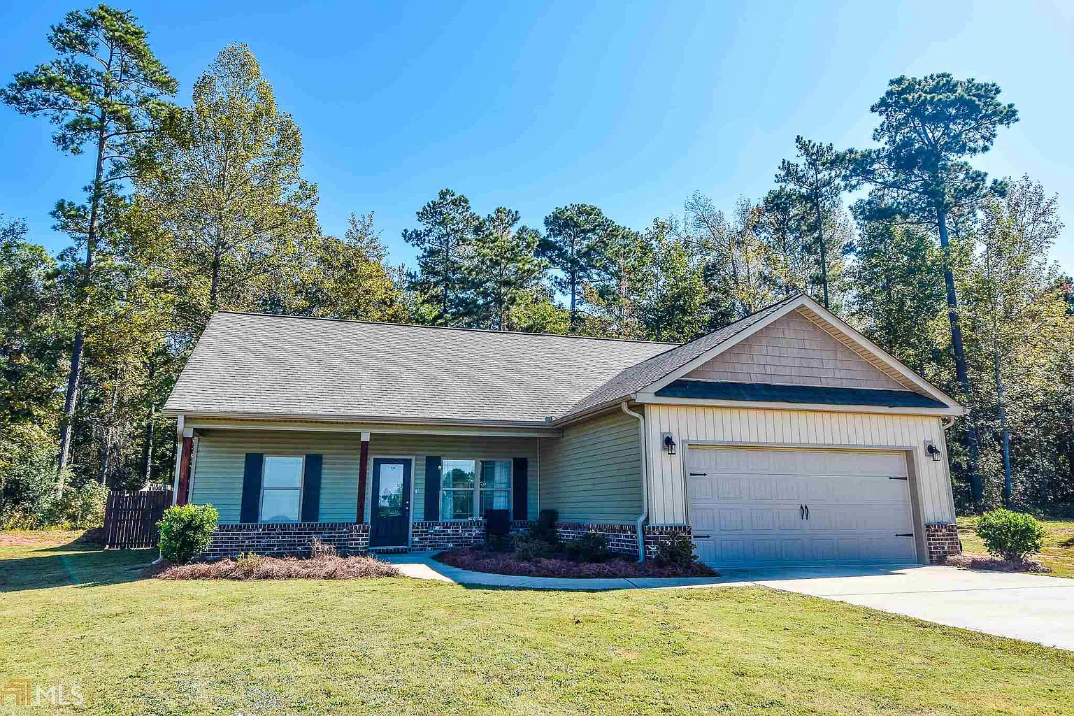 527 Knollwood photo 1