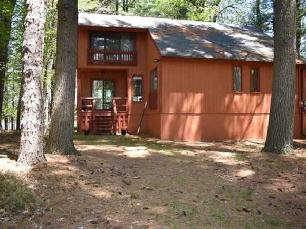 103 Pine Grove Cir, Milford, PA 18337