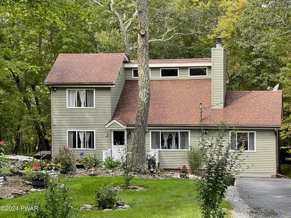 803 Fetlock Ct, Blooming Grove, PA 18428
