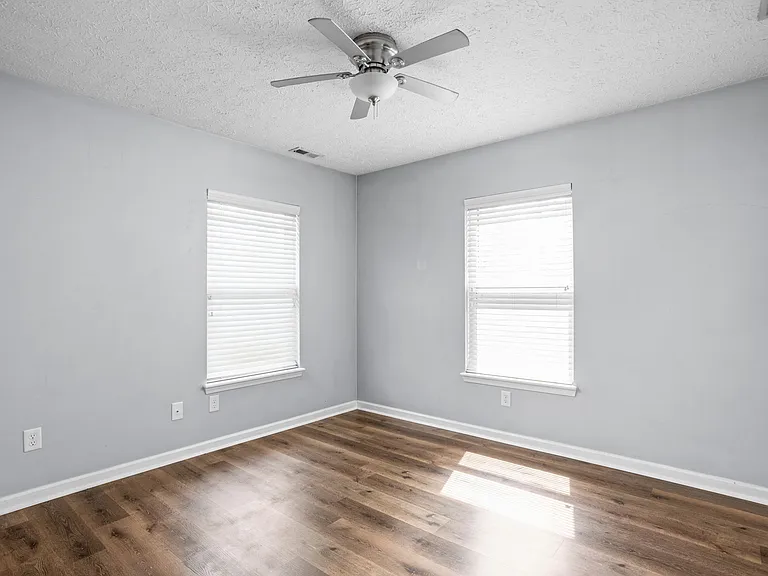 2213 N Talbott St — Photo 11