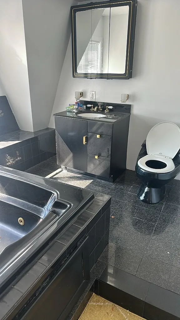 2 bed, 900 sqft, $2,827 — Photo 3