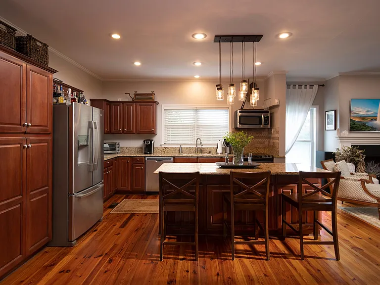 563 Harbor View Cir — Photo 4