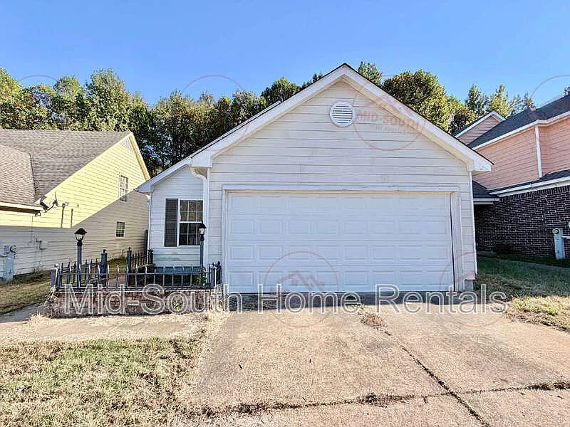 3 bed, 2.0 bath, 1260 sqft, $1,295 — Photo 2