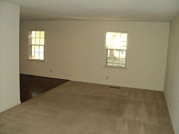 3rd image of 4913 Tiffany Ave