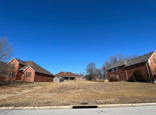 3334 S Saratoga Ave, Springfield, MO 65804