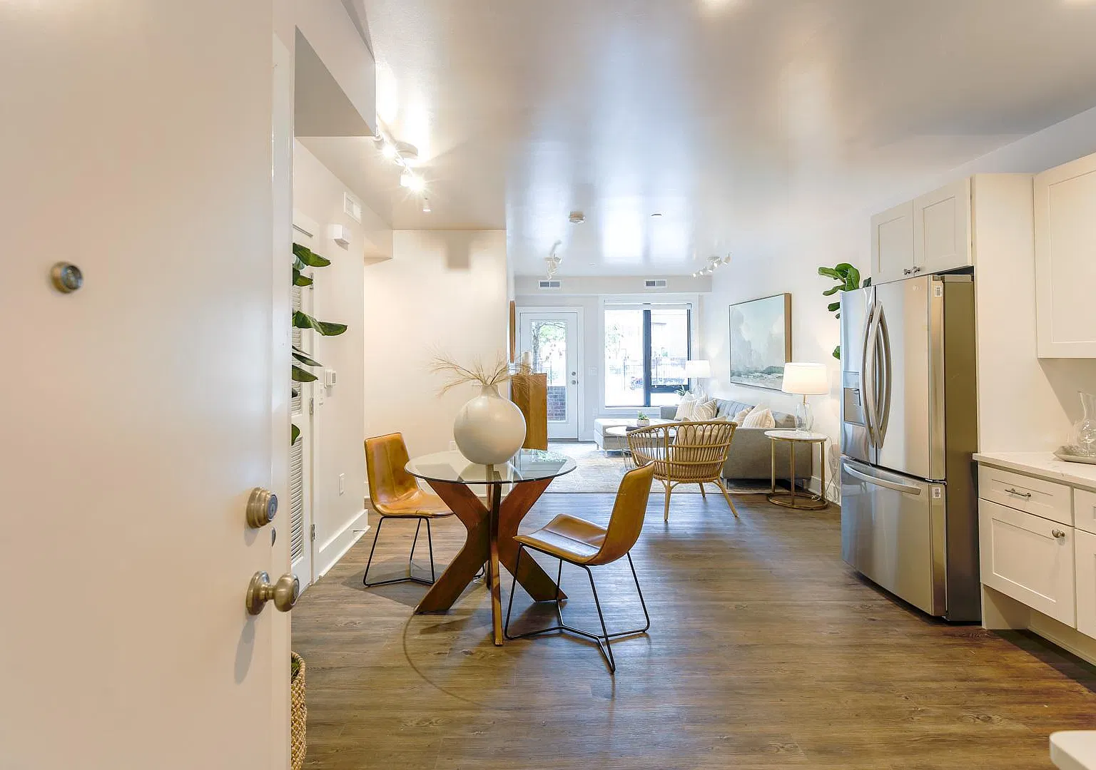 1 bed, 727 sqft, $1,595 — Photo 1