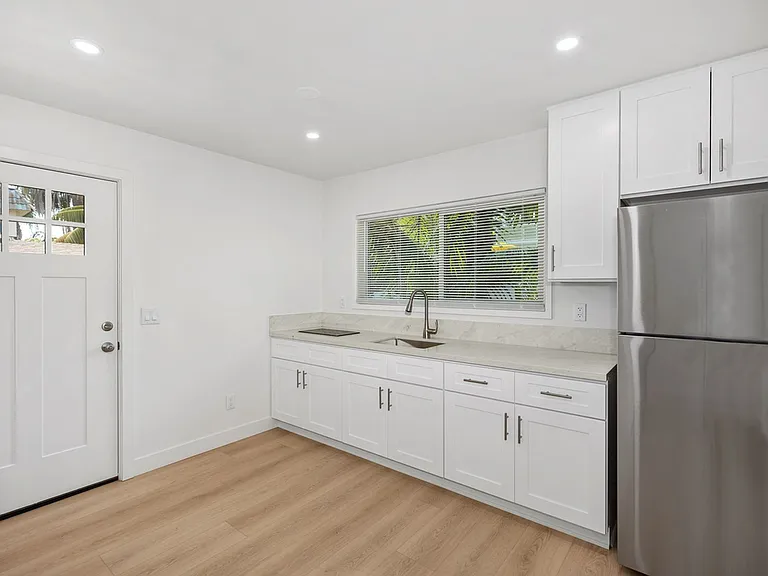 229 La Paloma #B — Photo 4
