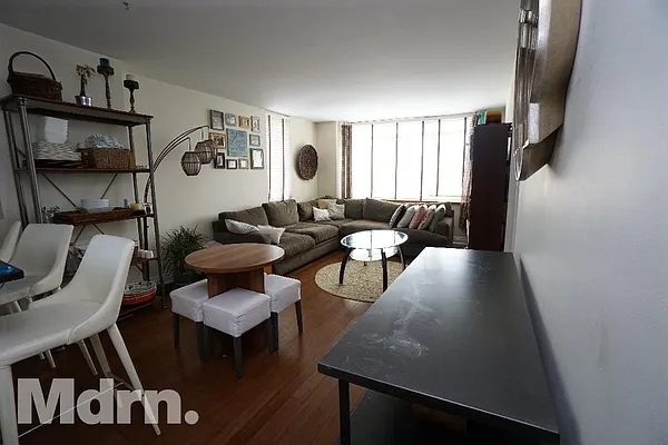 Rented by Mdrn Residential | media 35