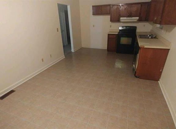 5th image of 592 Lincoln Dr