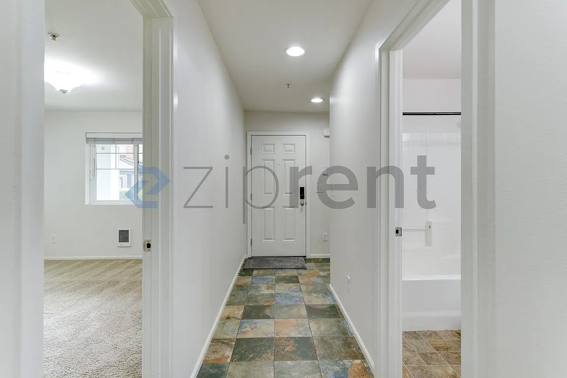 4 bed, 3.5 bath, 1804 sqft, $3,800 — Photo 3