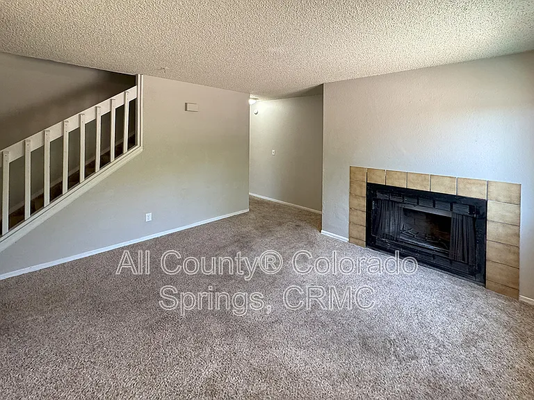 347 W Iowa Ave — Photo 2