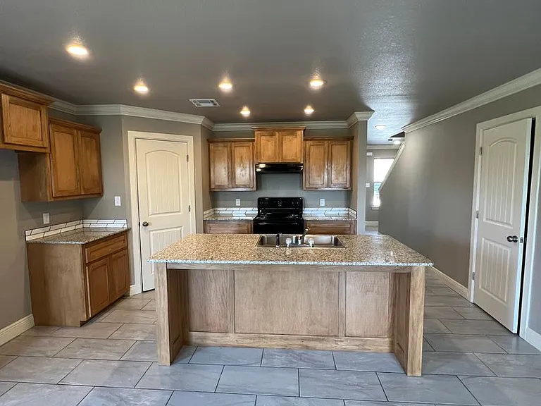 9004-9006 Sandra Way — Photo 17