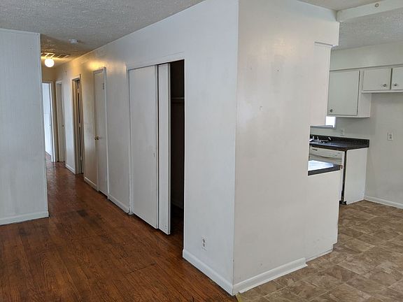 3rd image of 3714 Hoyt Ave