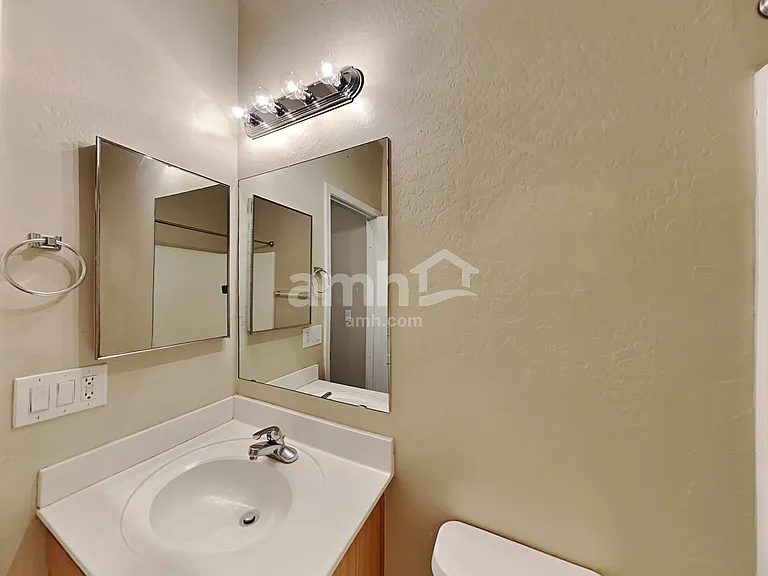10859 W Locust Ln — Photo 22