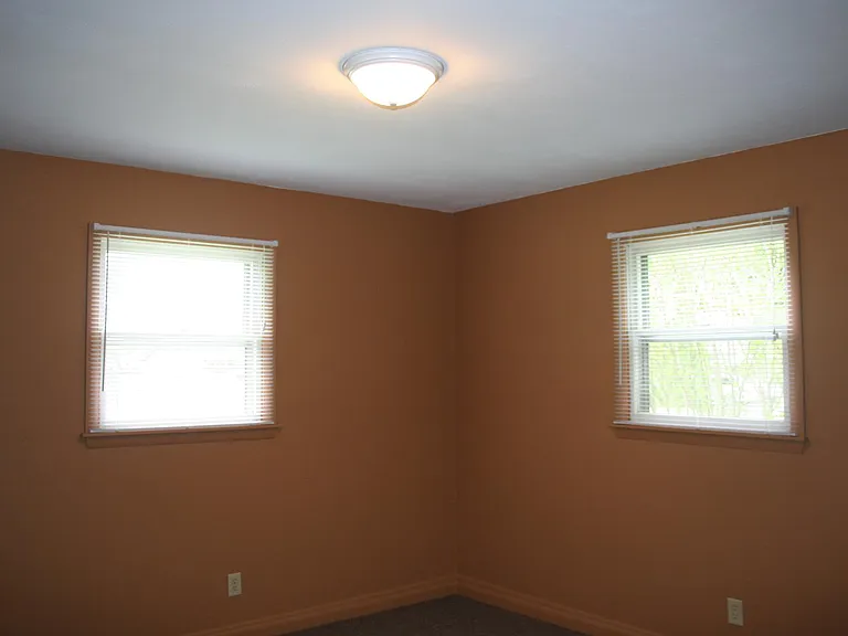102 N Redwood Ln — Photo 5