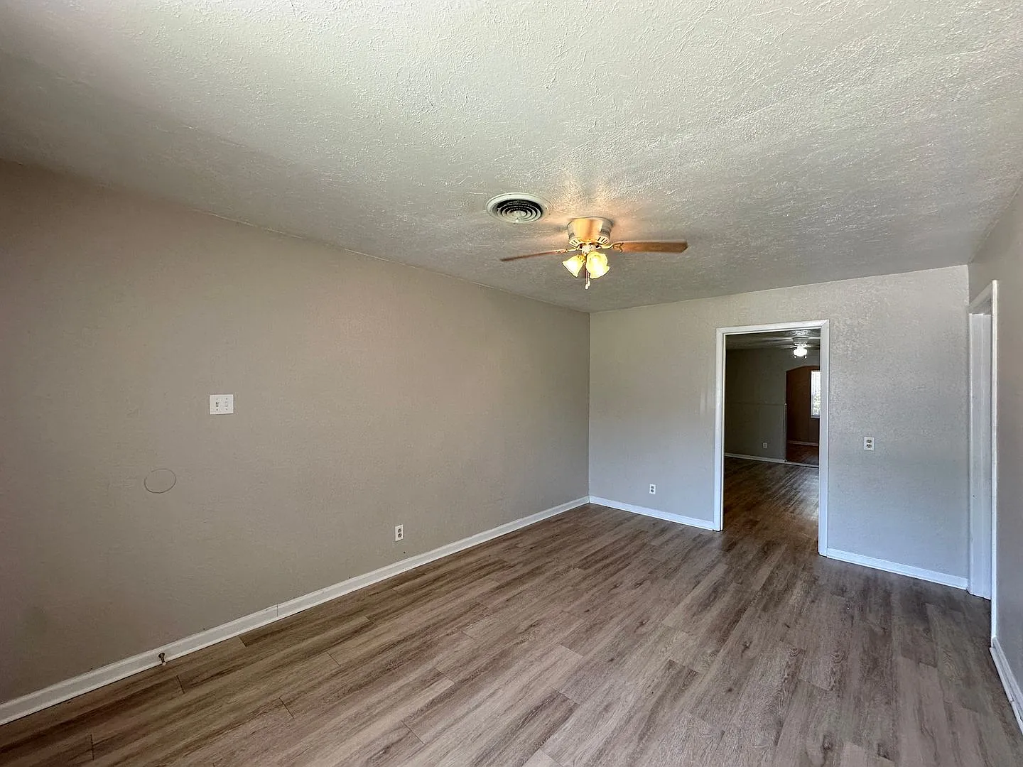 708 Jefferis Ave — Photo 3