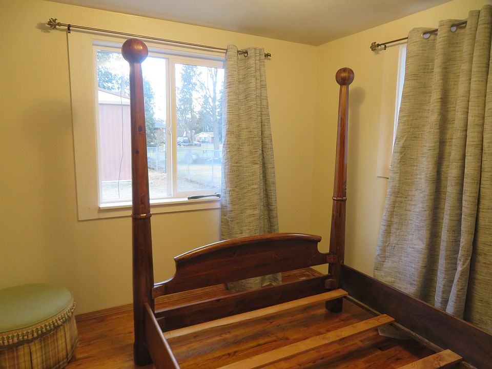2nd image of 1016 E McFarland Ave