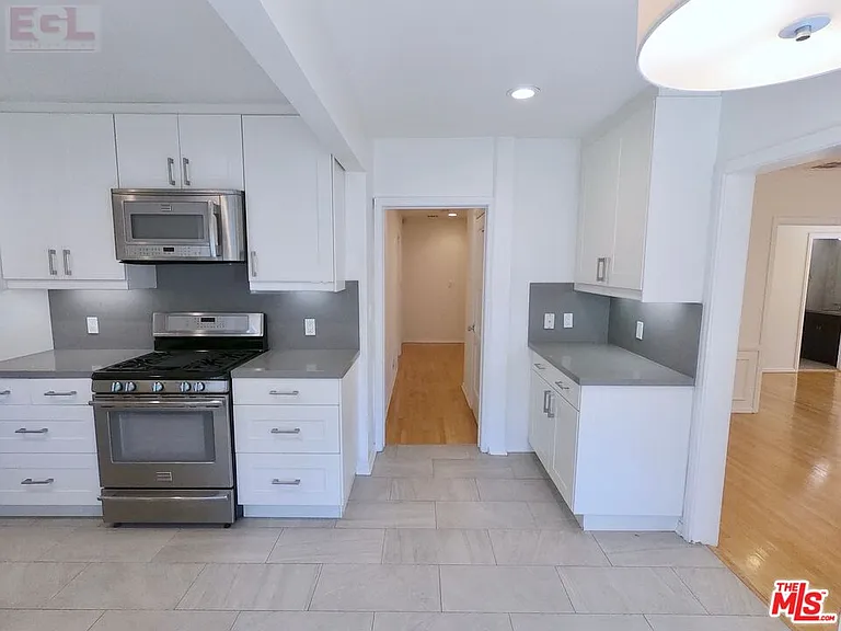 10749 Wellworth Ave — Photo 13