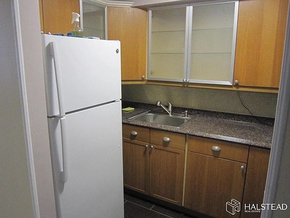 5th image of 45 Carroll St #1