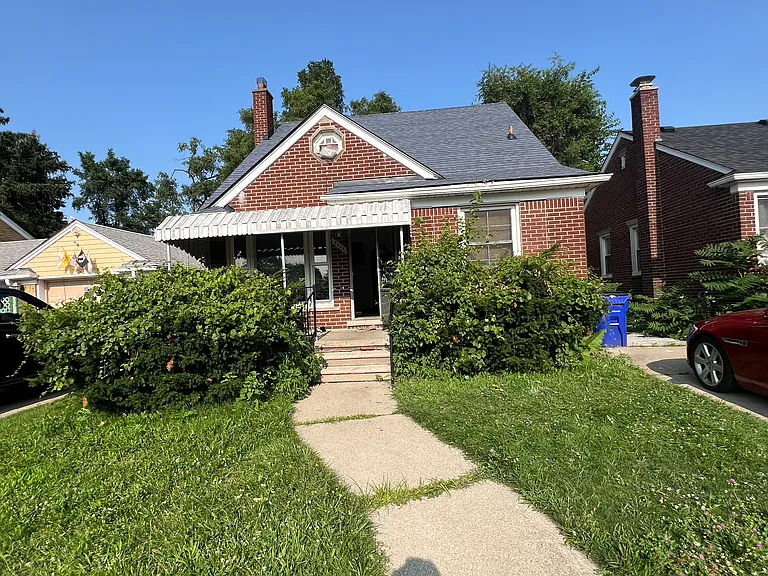 6844 Memorial Ave — Photo 2