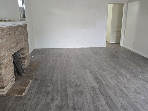 5th image of 903 N Polk St