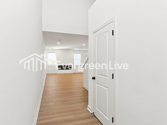 2nd image of 214 Huntington Dr