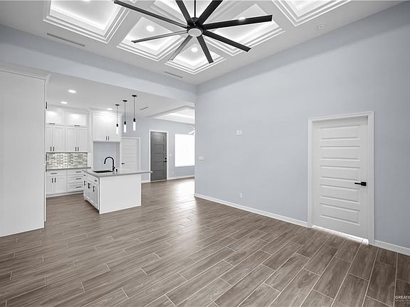3rd image of 3617 Las Brisas Cir