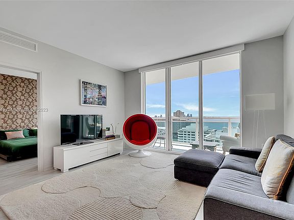 4th image of 951 Brickell Ave APT 2406