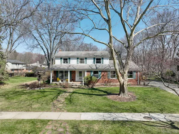 2156 Kristin Dr, Troy, MI 48084