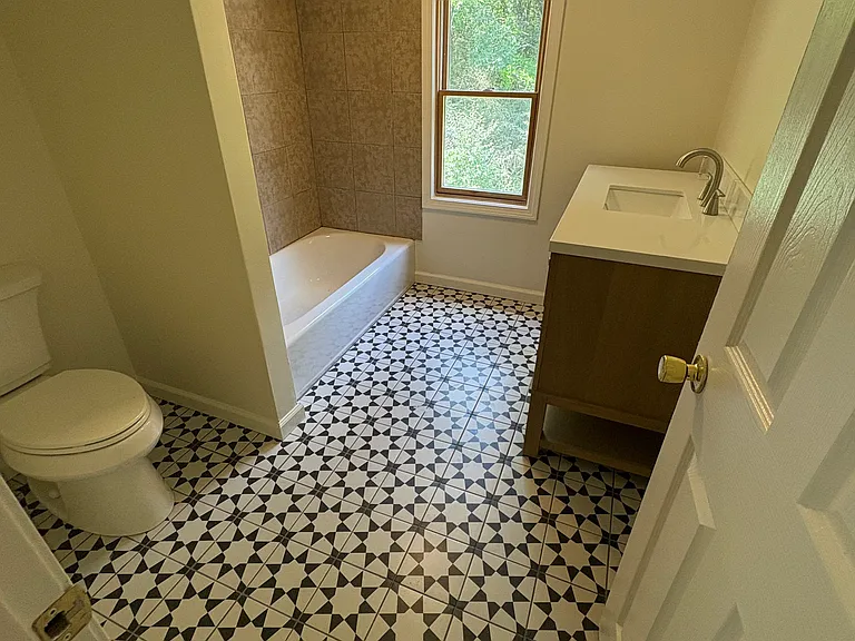 600 Wheelers Farm Rd — Photo 5