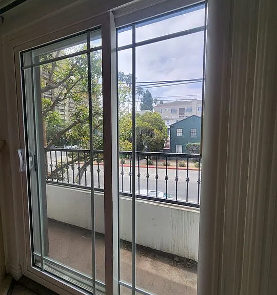 147 S Doheny Dr — Photo 16