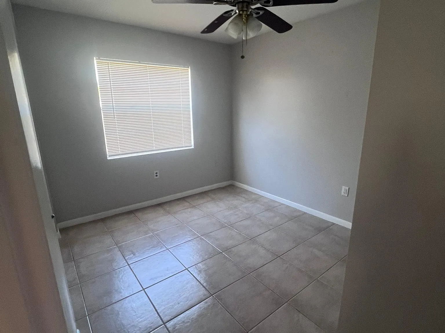 2334 Colonial Ct — Photo 4