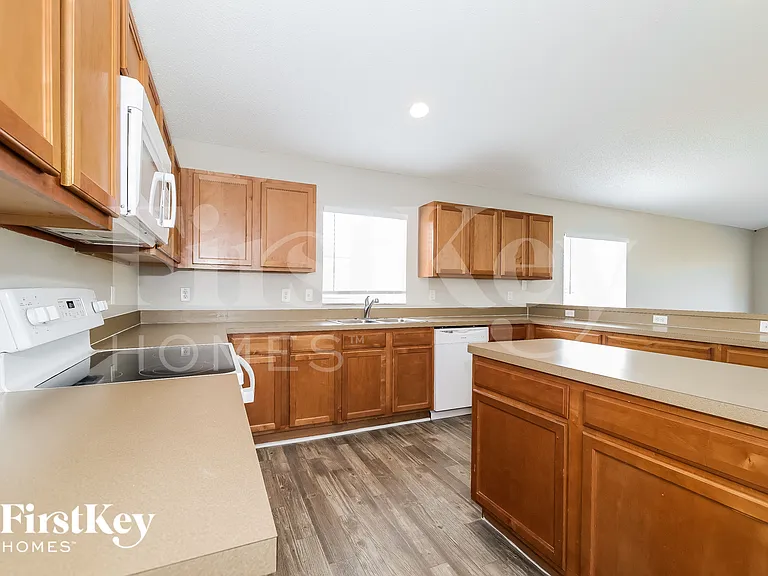 984 Alsace Dr — Photo 6