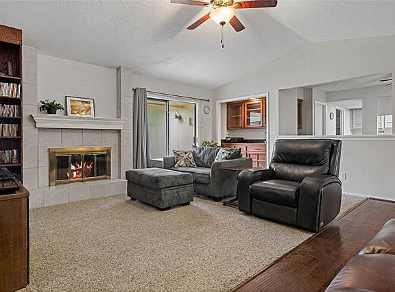 4th image of 614 Granada Dr