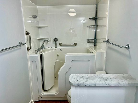 5th image of 9 Sauk Trl APT 2