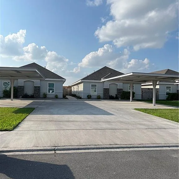 5007 N Winona Dr #4 — Photo 1